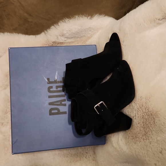 NWB Paige Black Suede Peep Toe Heeled Shoes-Size 6​​​​​​​​ - Picture 1 of 7